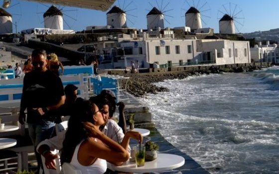 mykonos1 2 620x350.jpg