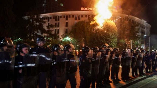 tirana albania protests 620x350.jpg